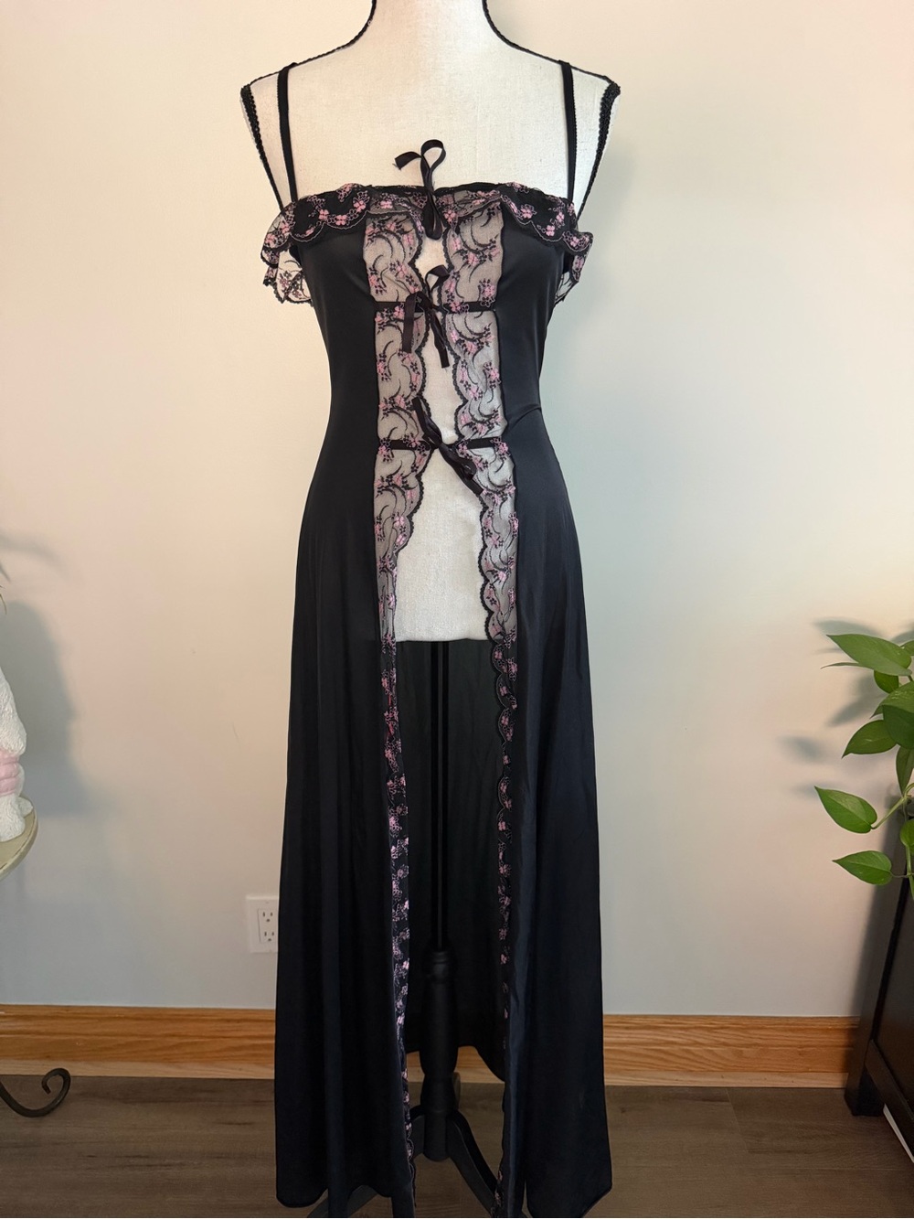 Vintage Union Label Lace-Trim Nightgown